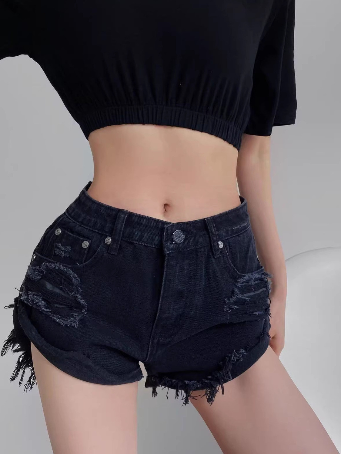 レディース ローウエスト ダメージデニムショートパンツ Y2 - Distressed Jean Rip のレビューと価格